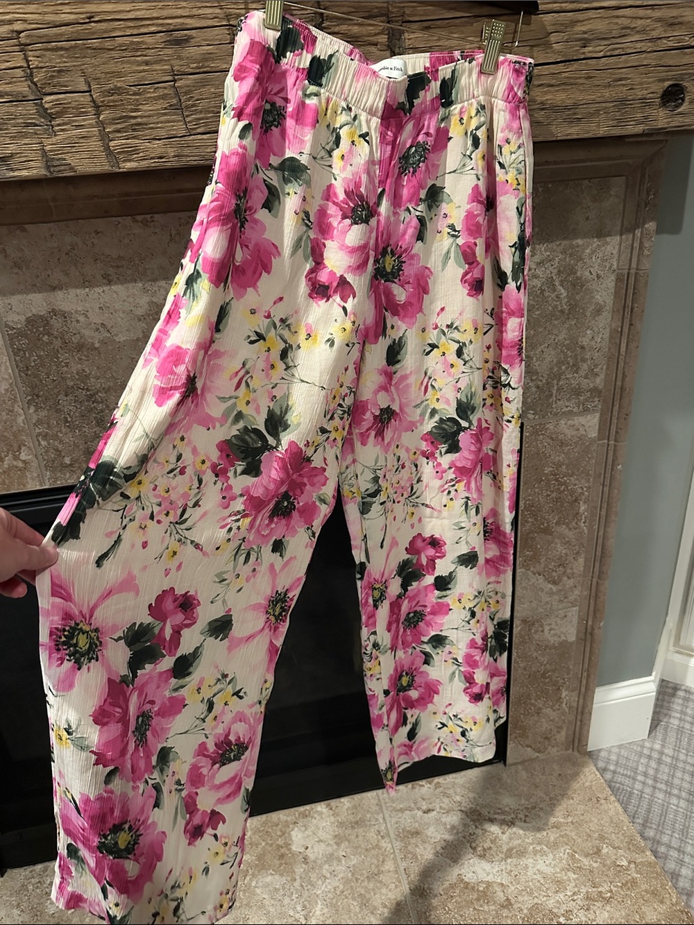 Abercrombie & Fitch Flowy Wide-Leg Pant